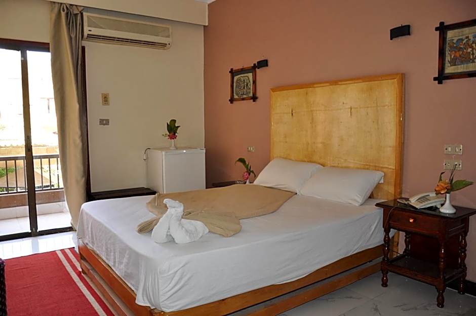 Shady Hotel Luxor