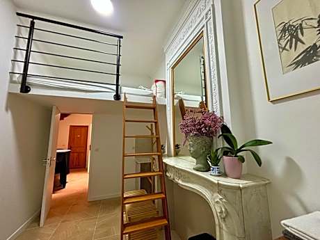 Single Room with Shared Bathroom