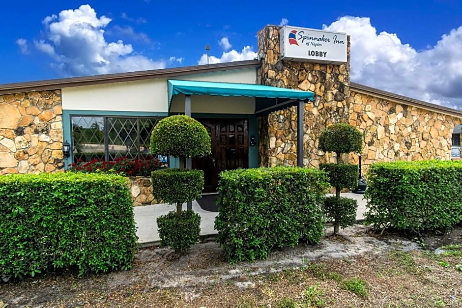 Spinnaker Inn of Naples