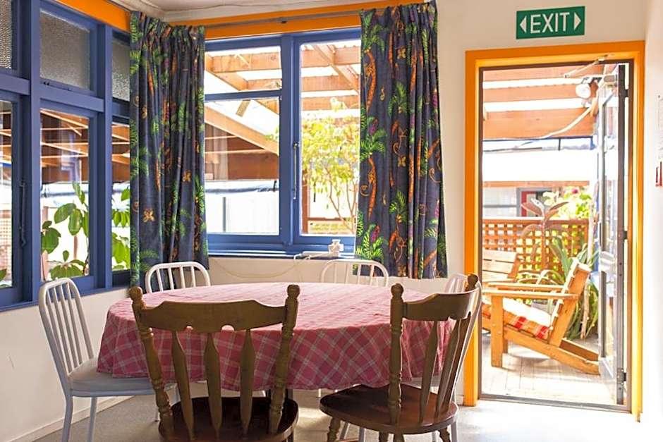 Sequoia Lodge Backpackers