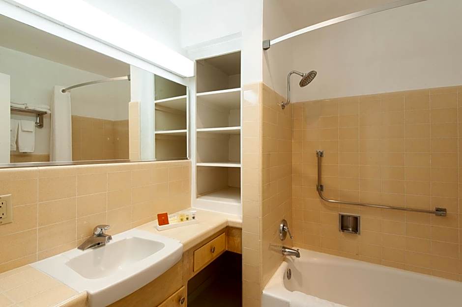 Studio City Court Yard Hotel