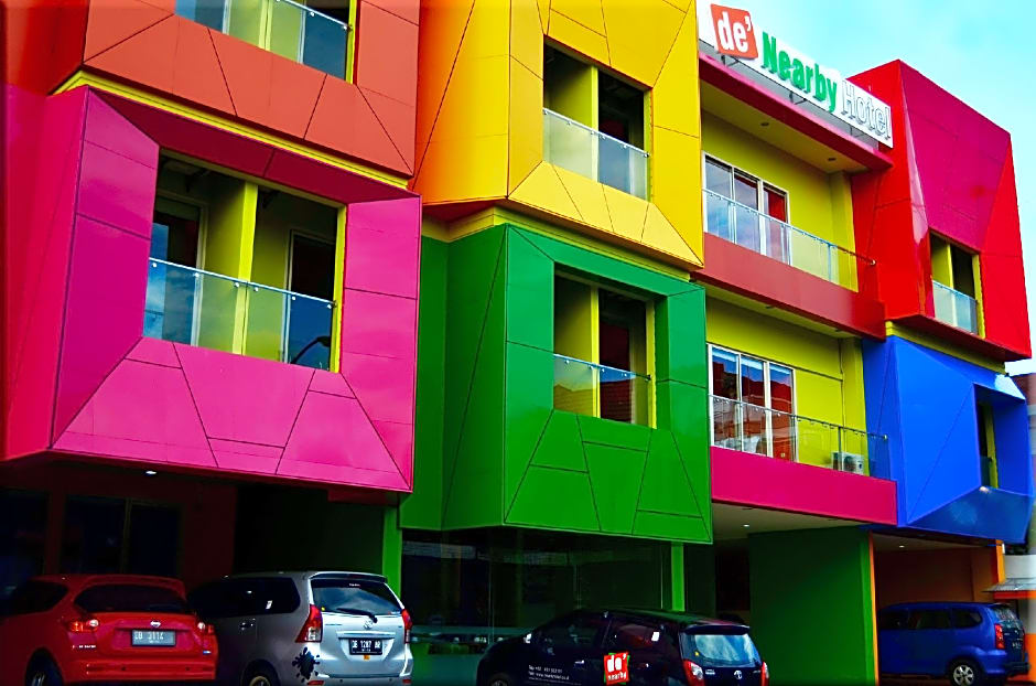 De Nearby Hotel
