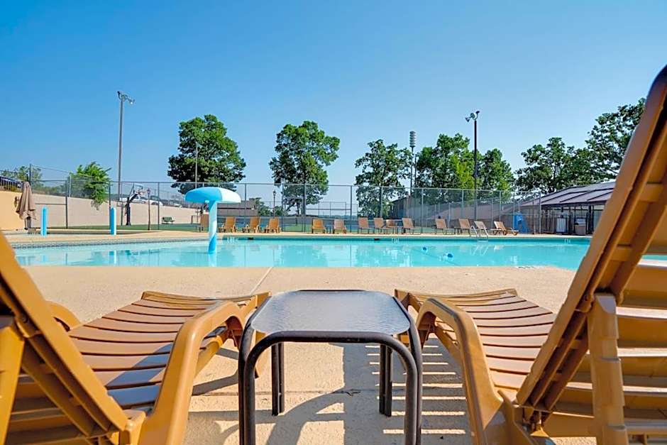 Ozark Mountain Retreat, Family Condo with Resort Amenities