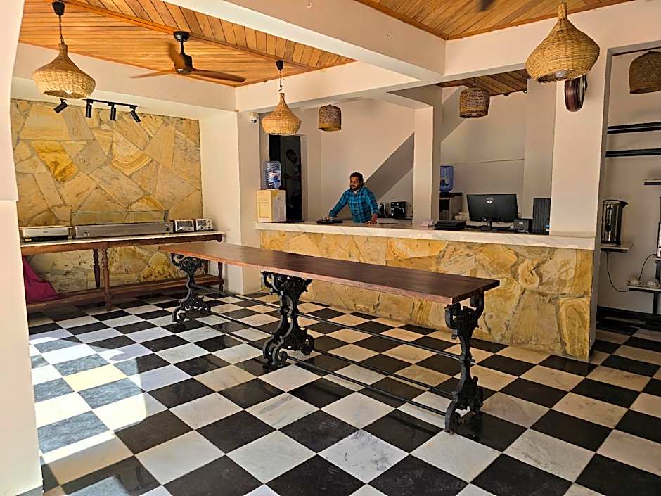 Dhow Palace Hotel