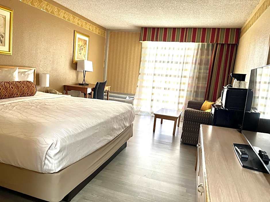 Brentwood Inn & Garden