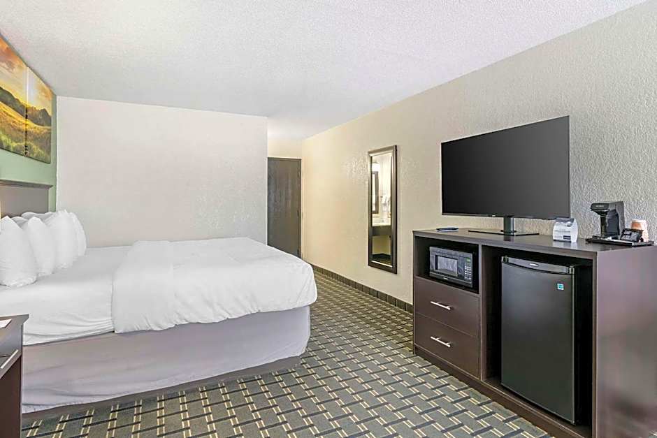 Clarion Pointe Jasper