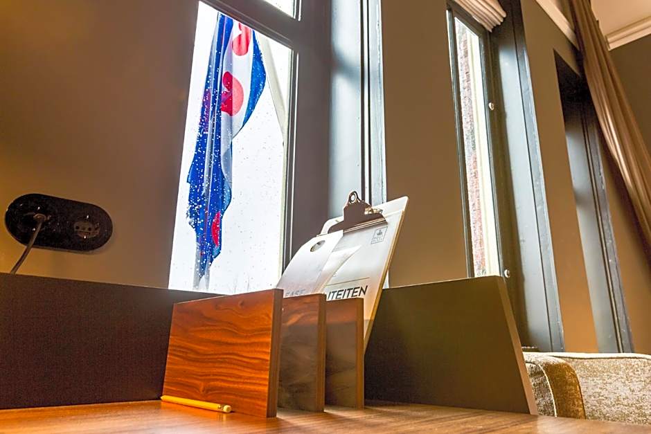 Post-Plaza Hotel & Grand Café