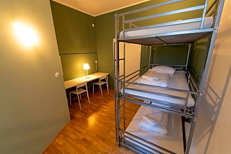 Basic Triple Room with Shared Bathroom