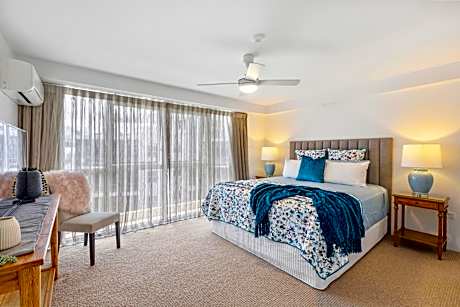 Three-Bedroom Deluxe Air- Conditioning and Ocean View