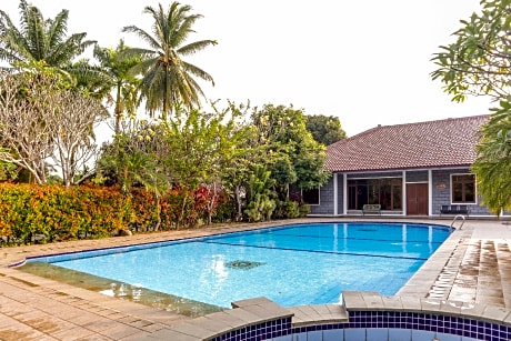 OYO 1395 Carita Asri Villas and Resort