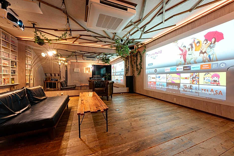 Grand Piano & Shinjuku 5min walk from station