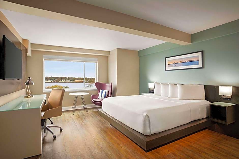 Wyndham Newport Hotel