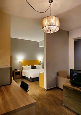 Deluxe King Suite