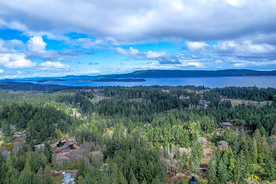 Salt Spring Carriage House B&B