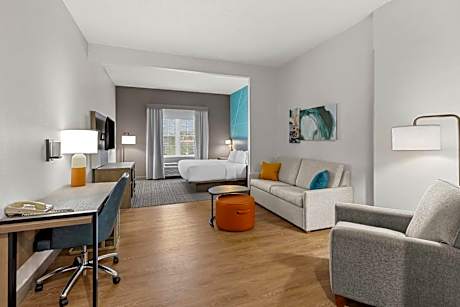 Standard King Suite with Sofa Bed - Non-Smoking