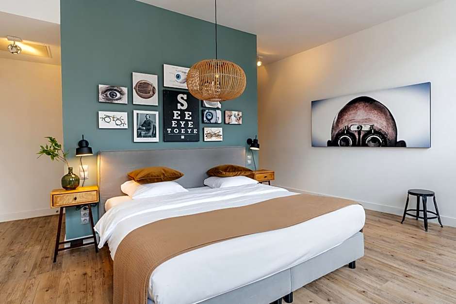 Eye Hotel