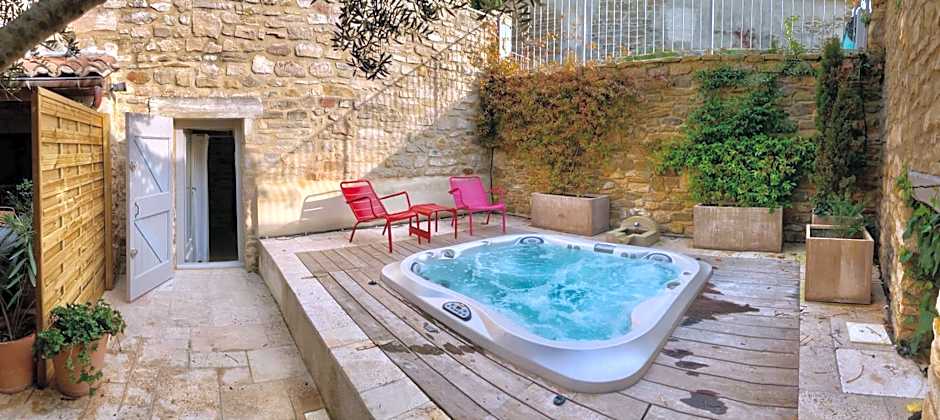 La Maison des Vendangeurs - TABLE D'HÔTES le soir du jeudi au dimanche- Jacuzzi - Balnéo SPA - ACCES PISCINE pour toutes les chambres sauf STUDIO COQUET- Piscine de mai à mi-octobre