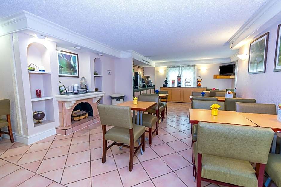 La Quinta Inn & Suites by Wyndham Clute Lake Jackson