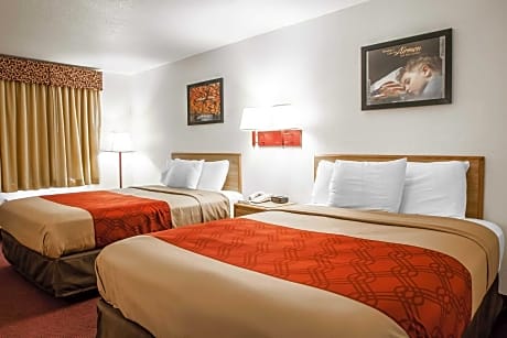 2 Queen Beds, Smoking