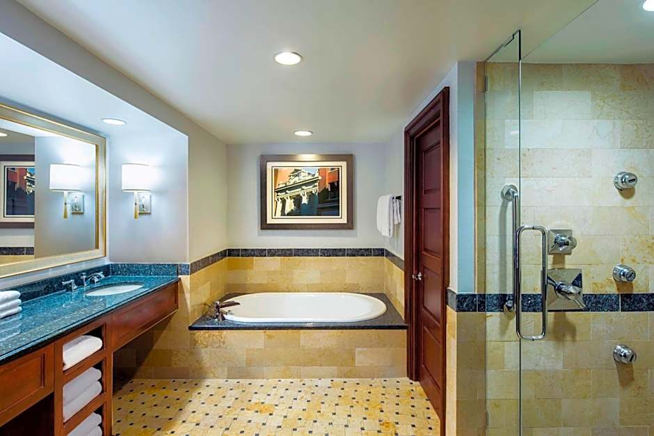 Sheraton Norfolk Waterside Hotel