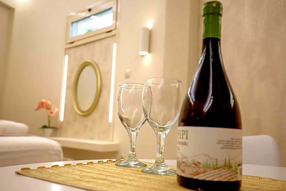 Golden City Center Suites