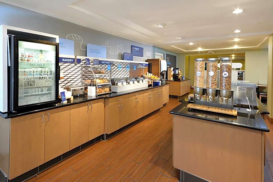 Holiday Inn Express Hotel & Suites High Point South By IHG