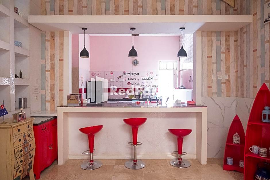 Londres Bed and Breakfast RedPartner near Gembira Loka Zoo