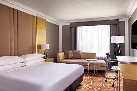 Room, 1 King Bed, River View