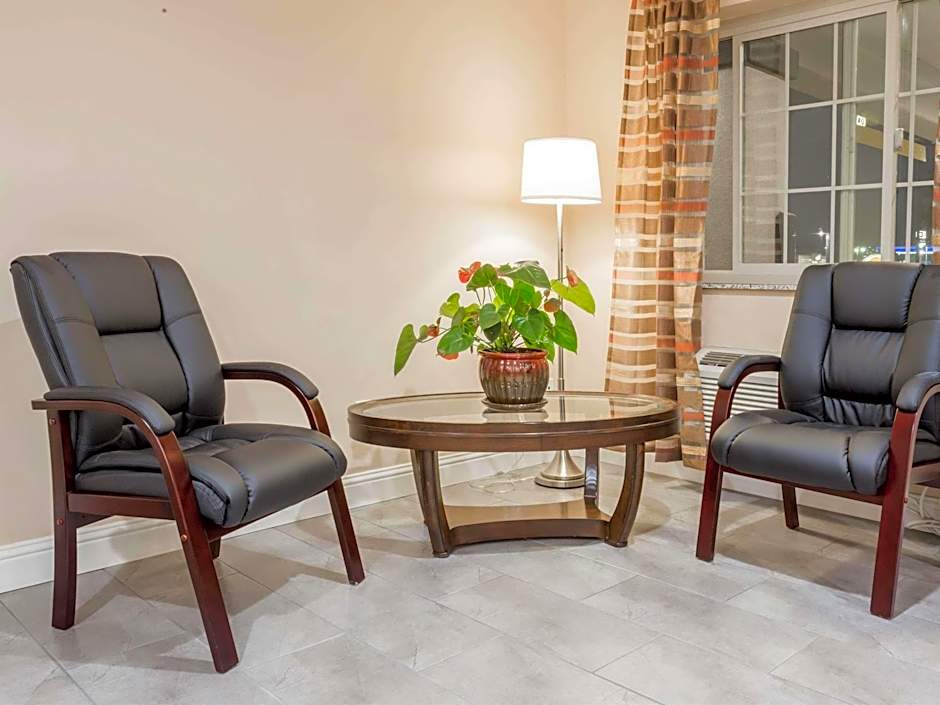 Super 8 by Wyndham Willows