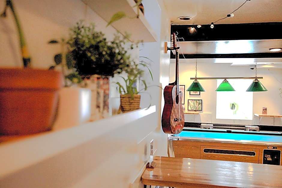 Auberge Saintlo Montreal Hostel