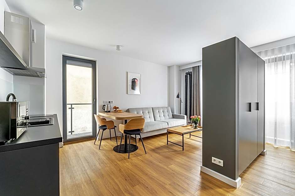 Apart House, Tylna 20