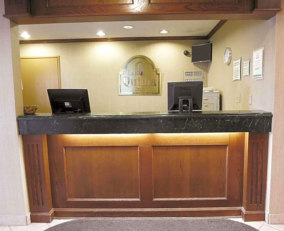 La Quinta Inn & Suites by Wyndham Milwaukee Airport / Oak Creek