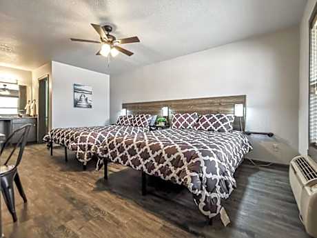 Valley Cabins Double Queen Hotel Room