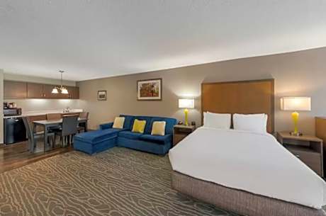 1 King Bed 1 Queen Bed Nonsmoking