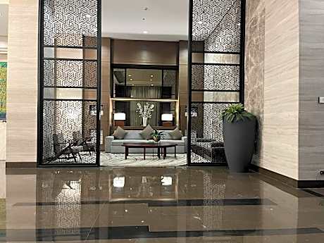 Bayfront Suite in Pasay, Manila Near NAIA Terminal, PICC, Star City, MOA and US Embassy - Pet-Friendly, Free Pool, Wi-Fi & Netflix