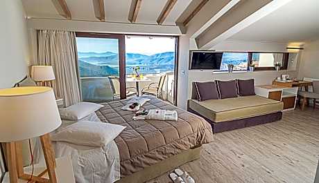 Junior Suite with Panoramic View and Spa Bath