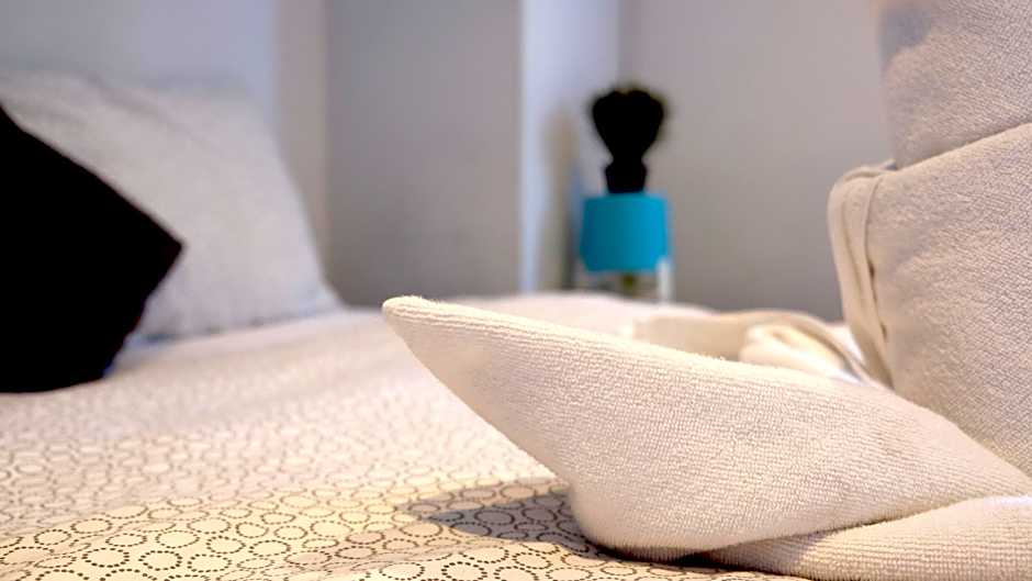 Sleep with Me Bangkok - BTS Phra Khanong