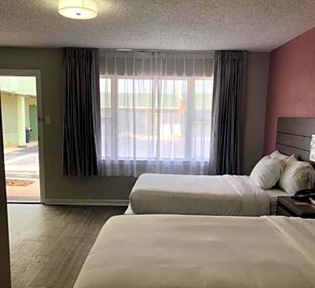 2 Double Beds Smoking