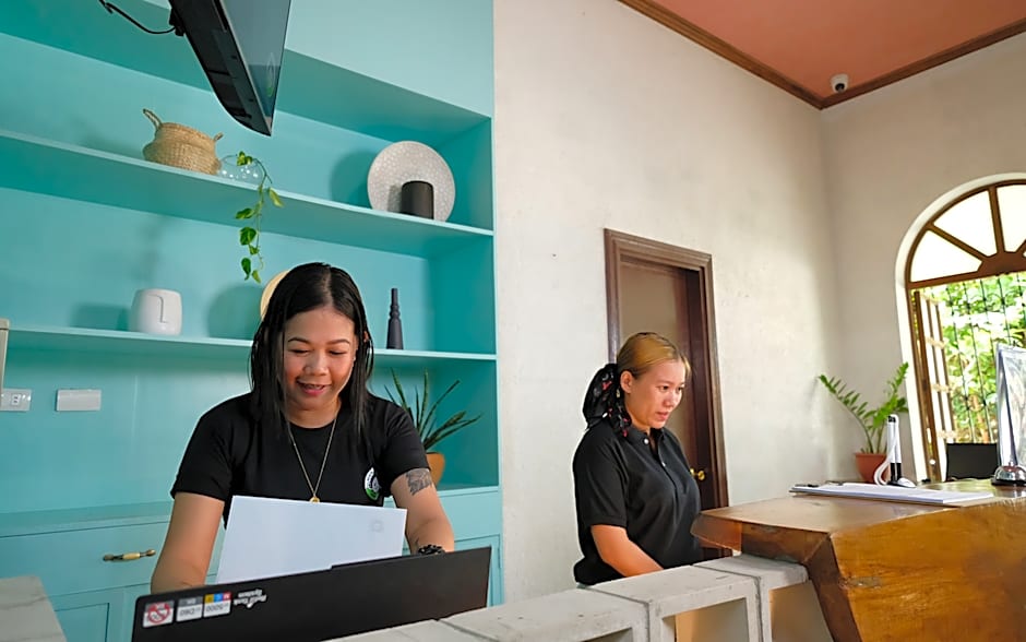 Mad Monkey Dumaguete