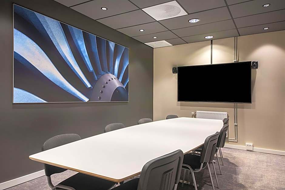 Park Inn by Radisson Oslo Airport Hotel West