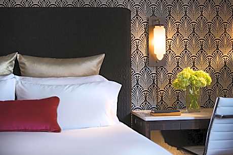 Preferred King Room with Roll-in Shower - Mobility/Hearing Accessible