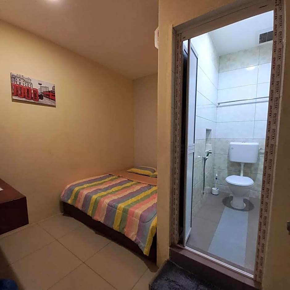 EASY HOMESTAY LUKUT NS