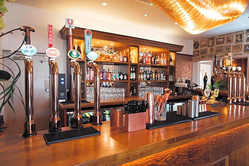 Arthur's Bar & Accommodation