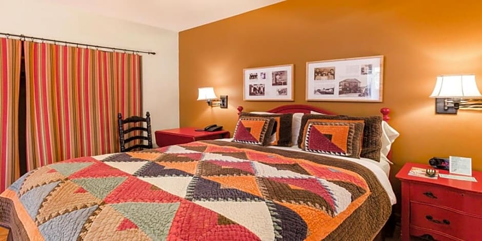 Panama Hotel and Suites