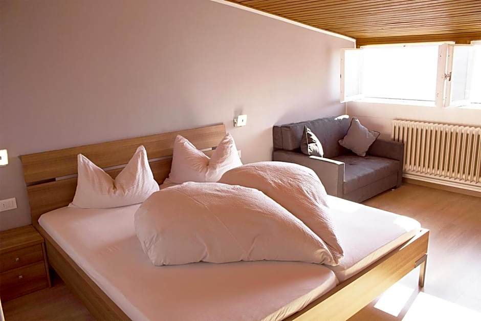 Schenna Garni Eden Bed & Breakfast