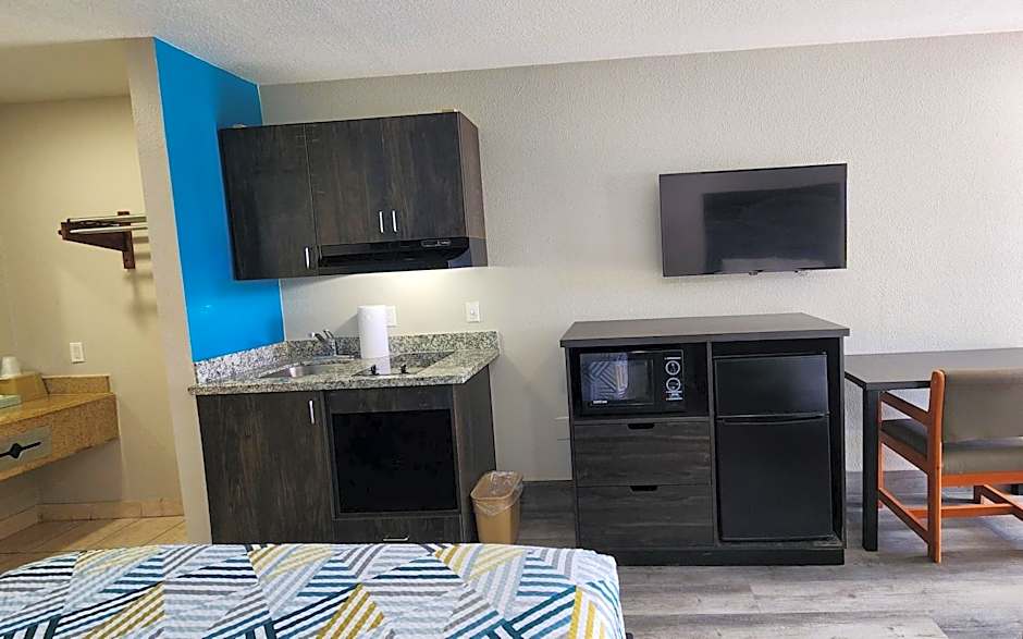 Scottish Inn & Suites