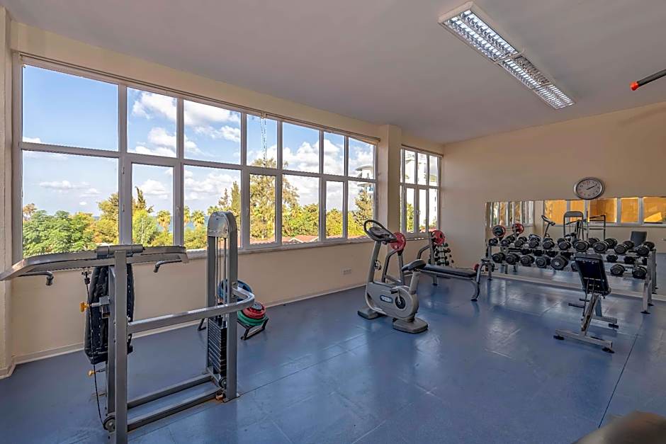 ARMAS GREEN FUGLA BEACH