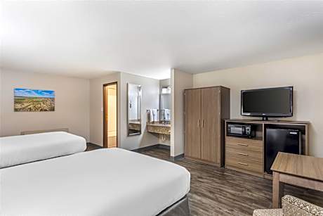 Queen Room with Two Queen Beds - Pet Friendly