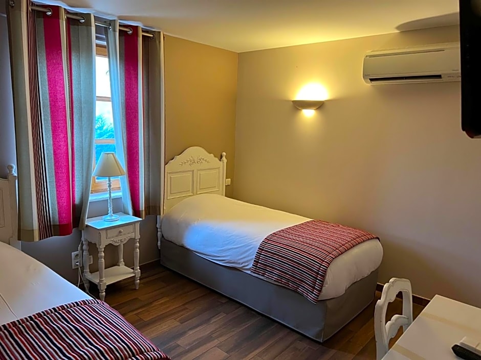 Hotel Village Motel