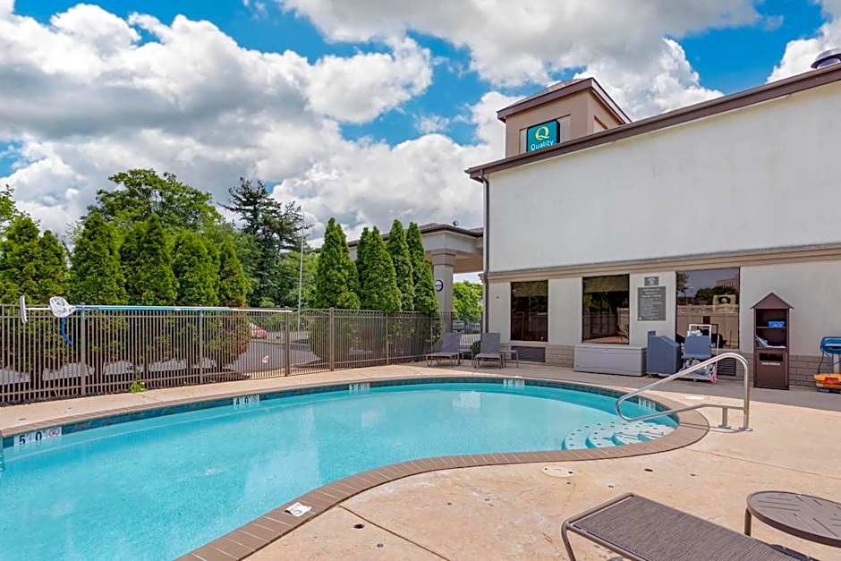 Quality Inn & Suites NJ State Capital Area